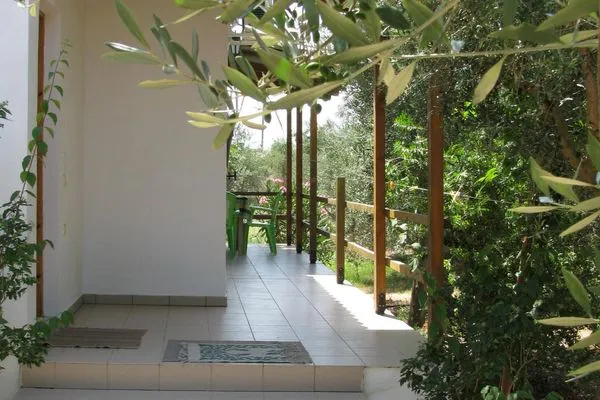 Facade / entrance  Nikos 13