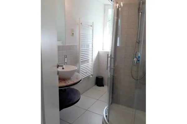 Badezimmer mit Dusche  Rosenberg-Siedlung 21a/2