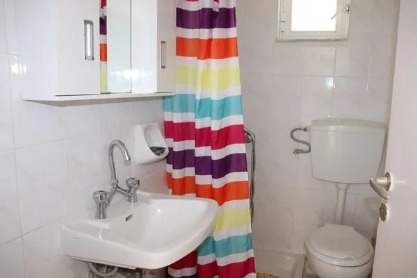 Bathroom  Spourgitis 3a