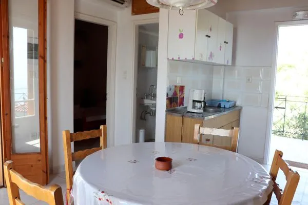 Küche / Küchenzeile  Spourgitis 4a