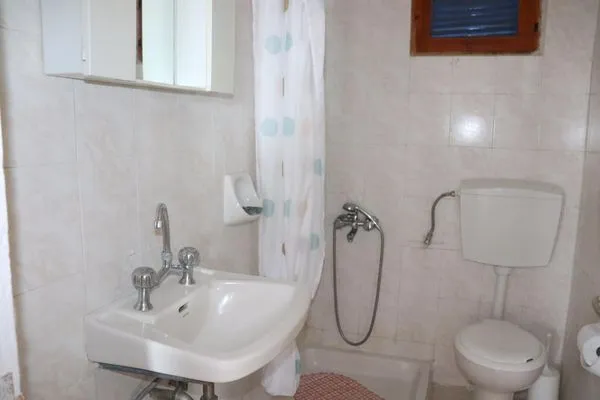 Bathroom  Spourgitis 1a