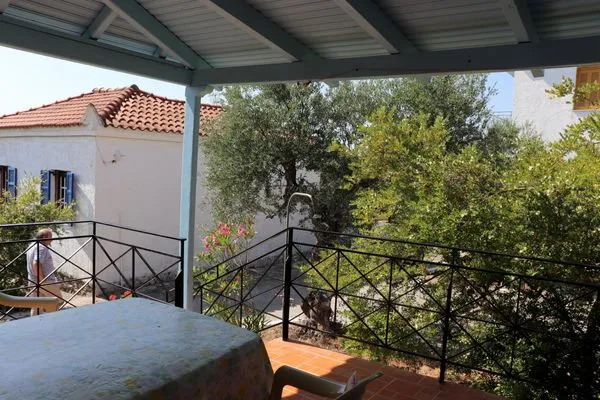 Terrace  Spourgitis 1a