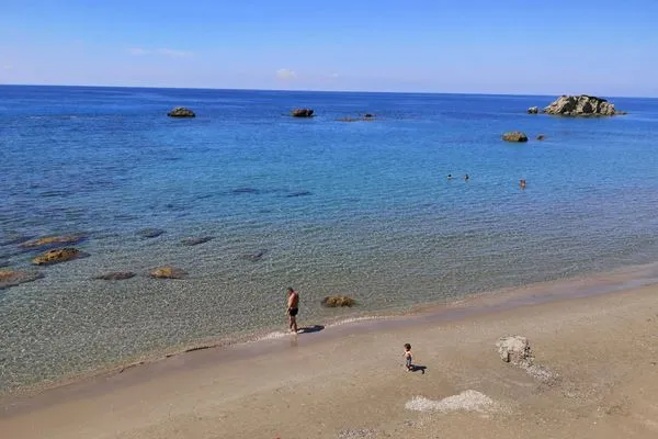 Strand von Prassoudi nach 600m  Jasmin Skidi