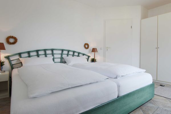  Ostseeinsel - Urlaub mit Strandkorb und Rädern  - Schlafzimmer