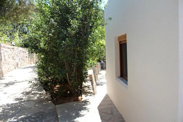 Facade / entrance  Kounenos B2