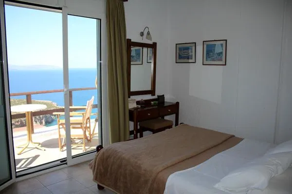 Bedroom  Kounenos Suite