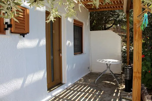 Facade / entrance  Kounenos Studio 1