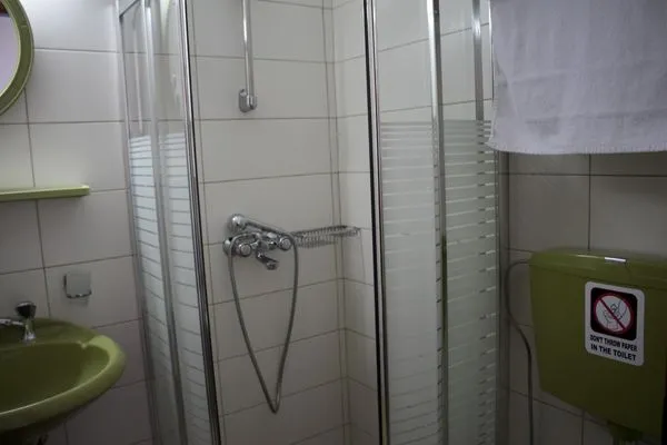 Bathroom  Kounenos Studio 1