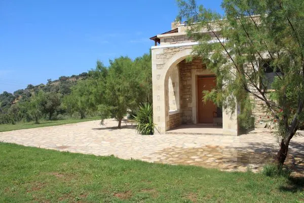 Facade / entrance  Petra-Mare 1