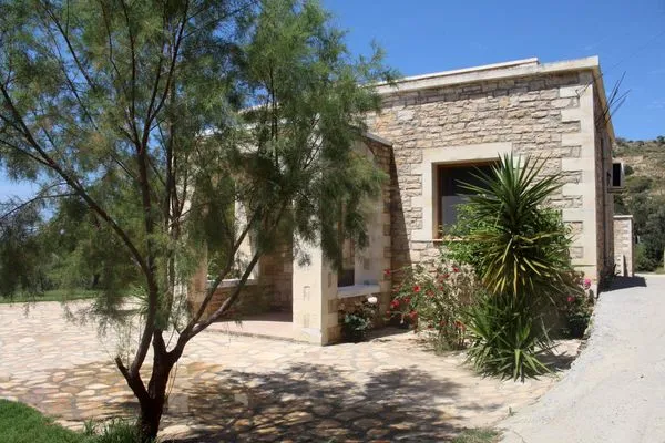 Facade / entrance  Petra-Mare 1