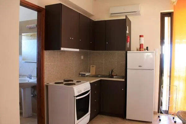 Küche / Küchenzeile  Maria-Triopetra