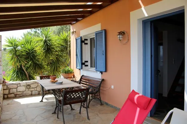 Facade / entrance  Alexia