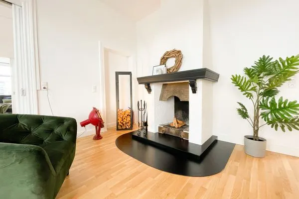 Kamin-/Ofen  Altbauwohnung mit Panorama Schleiblick, Balkon und Kamin im Herzen von Schleswig