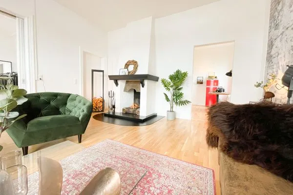 Wohnzimmer  Altbauwohnung mit Panorama Schleiblick, Balkon und Kamin im Herzen von Schleswig