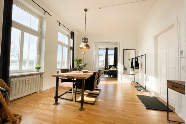 Wohnzimmer  Altbauwohnung mit Panorama Schleiblick, Balkon und Kamin im Herzen von Schleswig