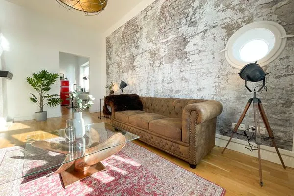 Wohnzimmer  Altbauwohnung mit Panorama Schleiblick, Balkon und Kamin im Herzen von Schleswig