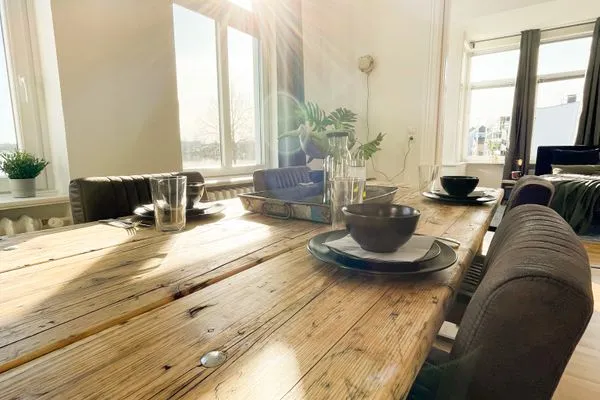 Wohnzimmer  Altbauwohnung mit Panorama Schleiblick, Balkon und Kamin im Herzen von Schleswig