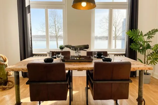 Meerblick  Altbauwohnung mit Panorama Schleiblick, Balkon und Kamin im Herzen von Schleswig