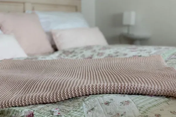 Bett  Ferienwohnung für 4 Personen am Borbyer Ufer mit zwei Sonnenterrassen