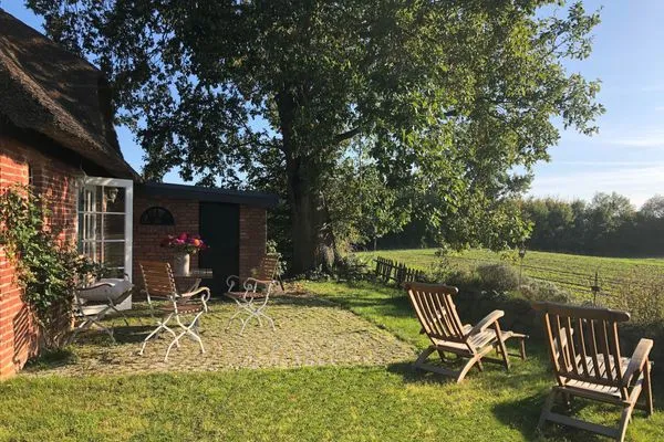 Terrasse  Romantische Ferien unter Reet an der Schlei - Reetdachhaus Frau Schröders - Urlaub in Ostseenähe