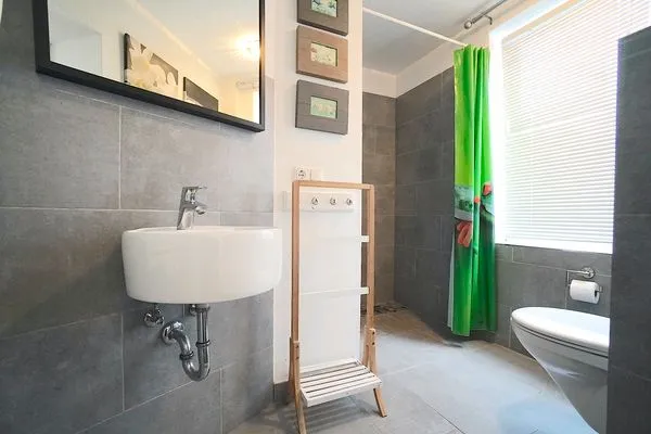 Badezimmer  Ferienwohnung Kajüte am Borbyerufer von Eckernförde