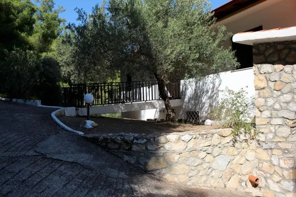 driveway  Philippos 1