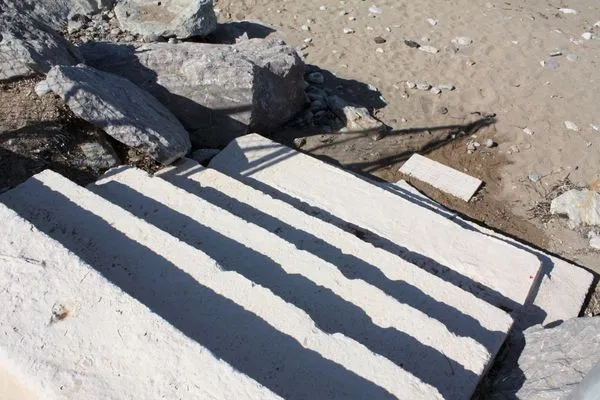 stairs from the garden to the beach  Vivi