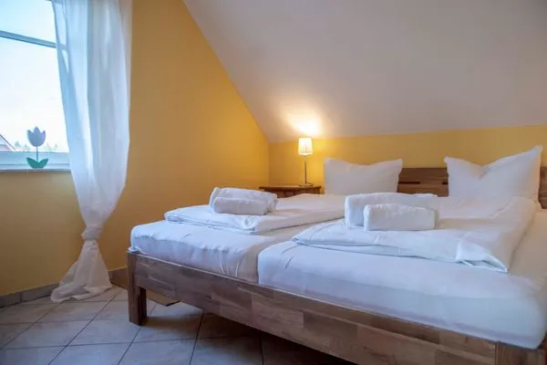 Hamburger Straße 7 FeWo 7 OG Sahlenburg - Bett