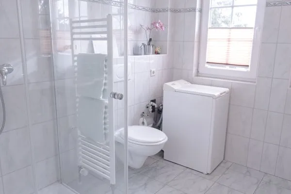 Badezimmer mit Dusche  Haus Sabine - OG