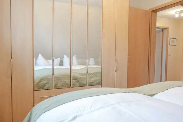 Schlafzimmer mit Doppelbett  Haus Sabine - OG