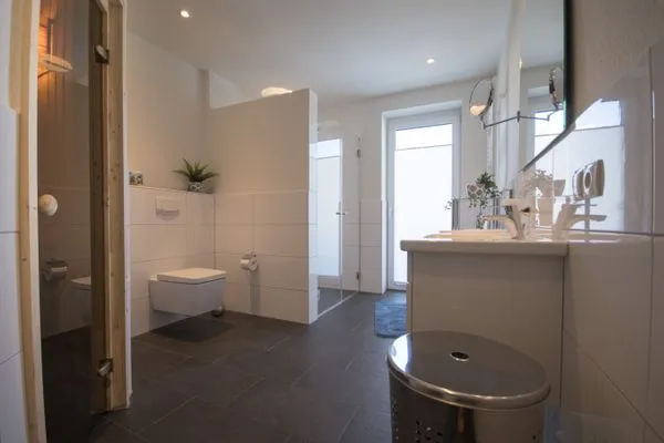 Haus Hohe Geest FeWo 6 Sahlenburg - Badezimmer