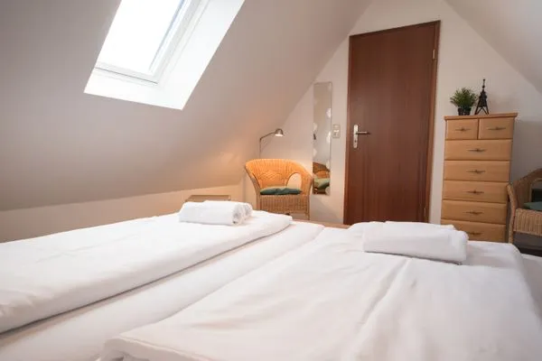 Hamburger Str. 24 FeWo Möwe 4 Sahlenburg - Bett