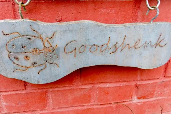 Namensschild der Ferienwohnung Goodshenk in Süddorf auf Amrum Hüs Sanskiin Ferienwohnung *Goodshenk*