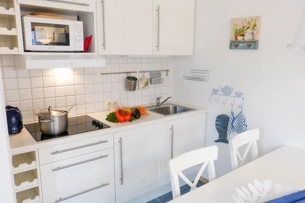 Küche in der Ferienwohnung Hopelfask in Süddorf auf Amrum Hüs Sanskiin Ferienwohnung *Hopelfask*