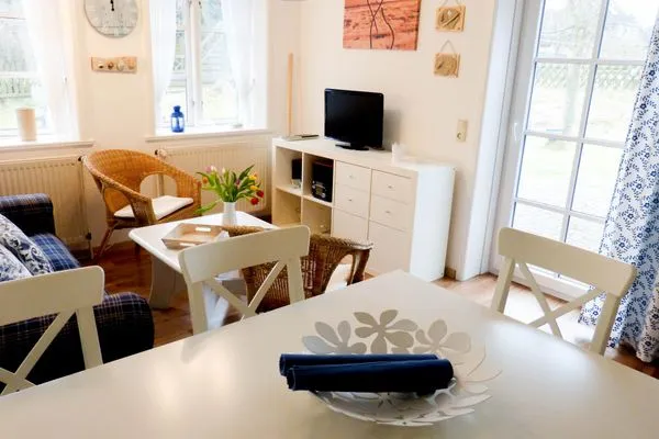 Wohnzimmer in der Ferienwohnung Hopelfask in Süddorf auf Amrum Hüs Sanskiin Ferienwohnung *Hopelfask*
