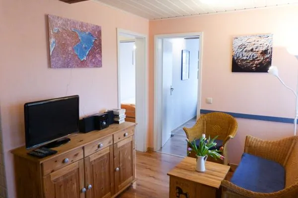 Wohnzimmer in der Ferienwohnun Brombelbei in Süddorf auf Amrum Hüs Sanskiin Ferienwohnung *Brombelbei*