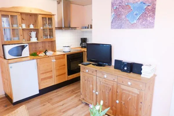 Küche in der Ferienwohnun Brombelbei in Süddorf auf Amrum Hüs Sanskiin Ferienwohnung *Brombelbei*