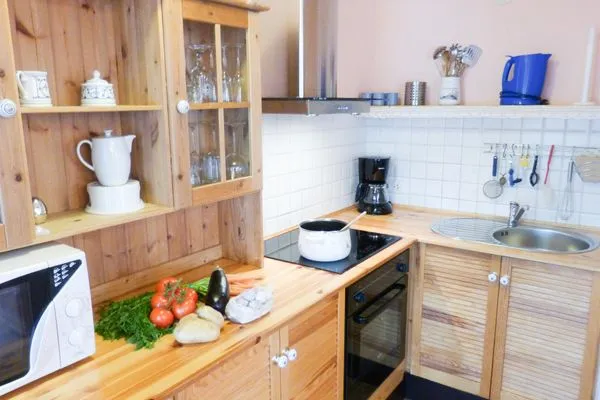 Küche in der Ferienwohnun Brombelbei in Süddorf auf Amrum Hüs Sanskiin Ferienwohnung *Brombelbei*