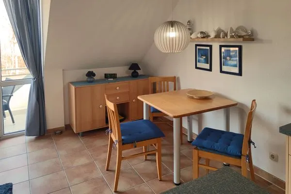 Esstisch mit Bestuhlung Residenz am Strand Wohnung 2-46
