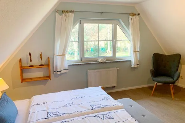 Schlafzimmer mit Doppelbett  Strandhaus Pilgrim