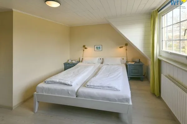 Schlafzimmer Familienhaus im Dorfgroden 27 Ferienwohnung Kompass