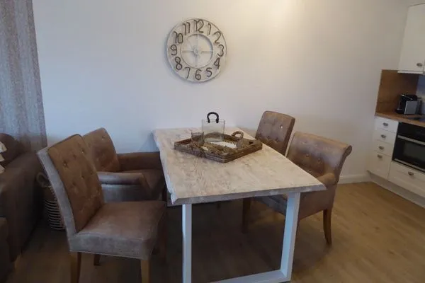 Esstisch mit Bestuhlung Residenz am Strand Wohnung 2-36