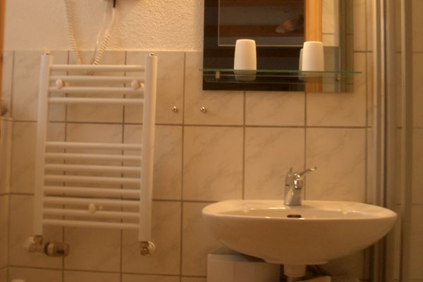  Koje Born - Badezimmer