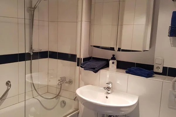Badezimmer Haus Köln Ferienwohnung "Pier Ost"