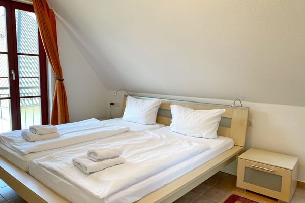 Schlafzimmer 1