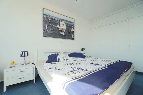 Schlafzimmer  Ferienwohnung Schleiloge mit Panoramablick auf die Schlei