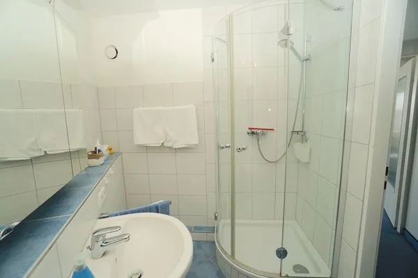 Badezimmer  Ferienwohnung Schleiloge mit Panoramablick auf die Schlei