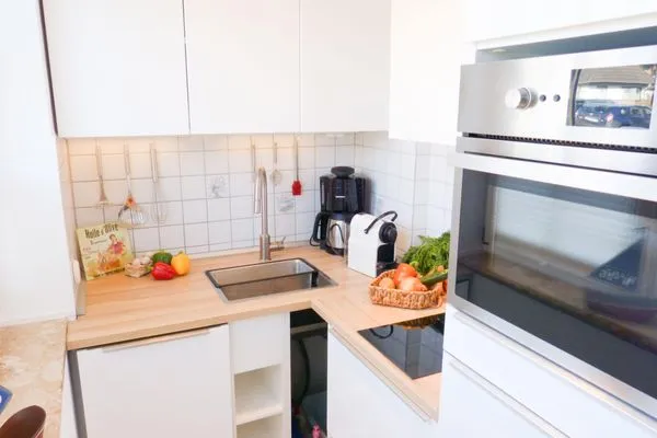 Küche in der Ferienwohnung Reethuk in Norddorf auf Amrum Haus Pesel Ferienwohnung *Reethuk*