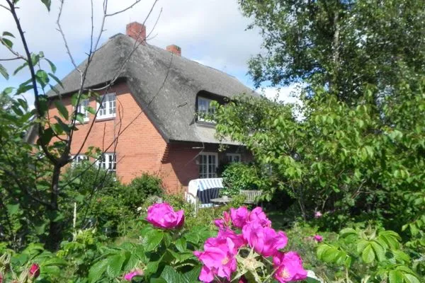 Ferienhaus Pesel mit Reetdach in Norddorf auf Amrum Haus Pesel Ferienwohnung *Reethuk*