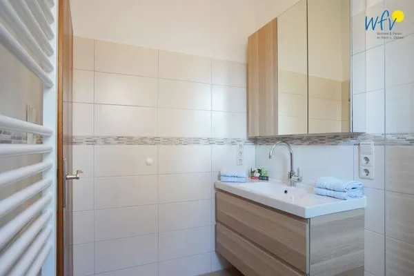 Badezimmer Haus Groote Blüse Ferienwohnung 1